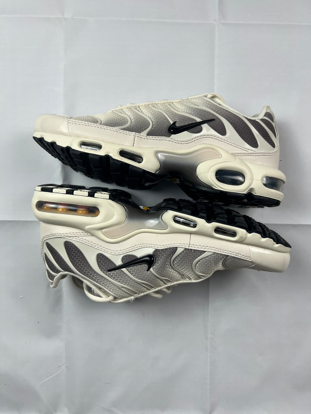 NIKE AIR MAX PLUS