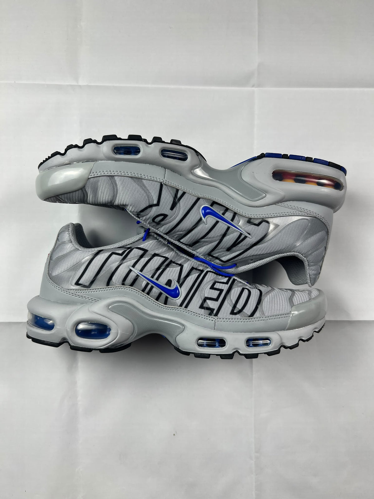 NIKE AIR MAX PLUS